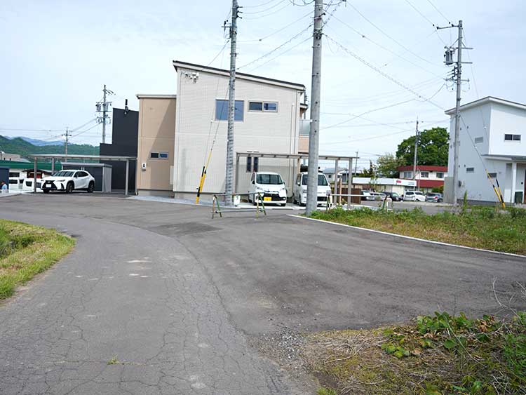 上田市本郷分譲地北側道路